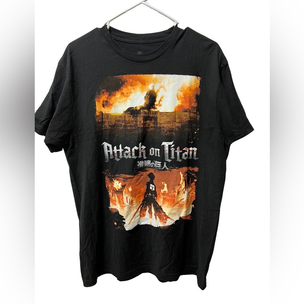 ATTACK ON TITAN ANIME T-SHIRT size Large